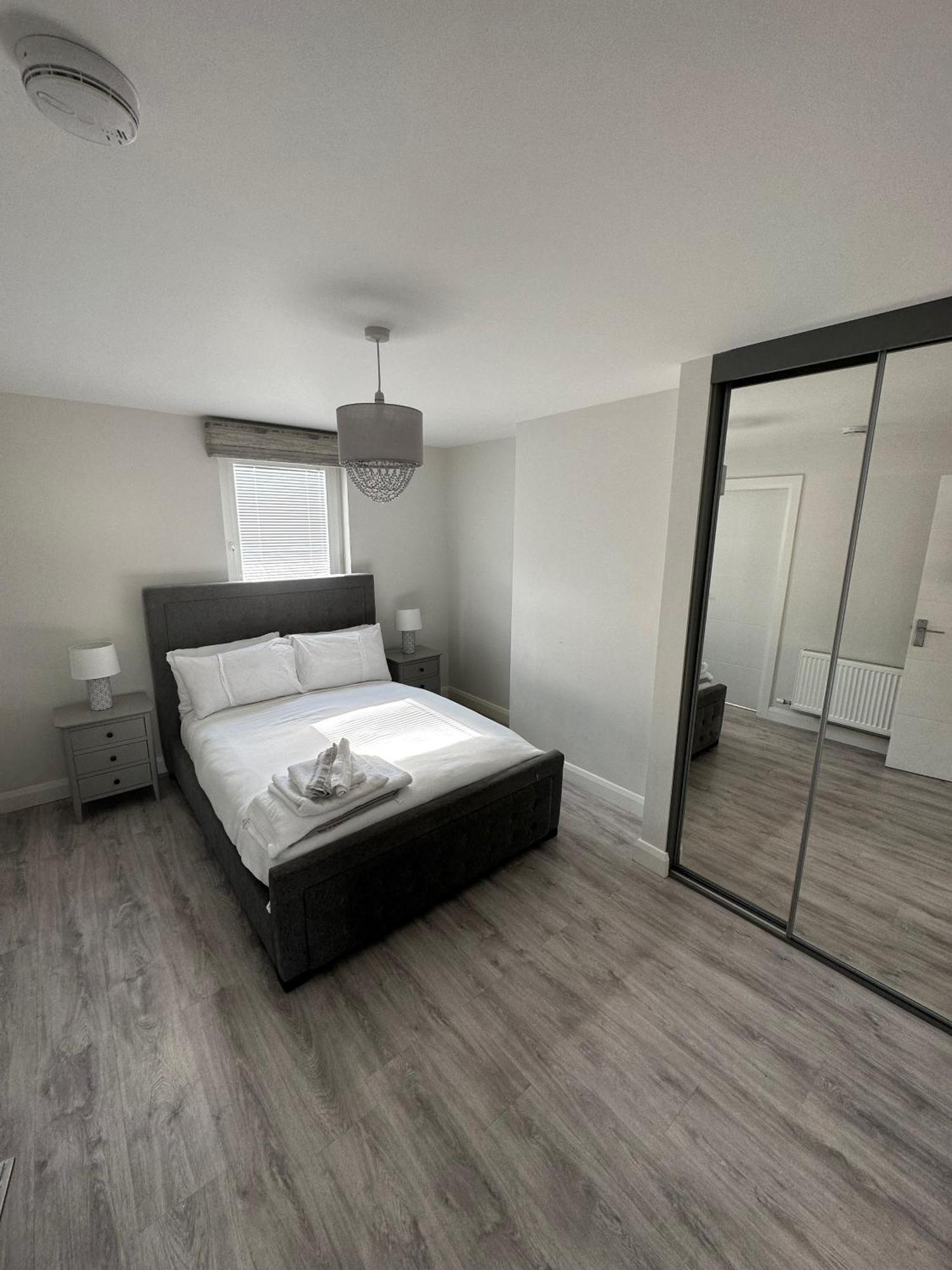 Westland Suites - Stylish, Modern, Elegant, Central Apartments A Londonderry Exterior photo