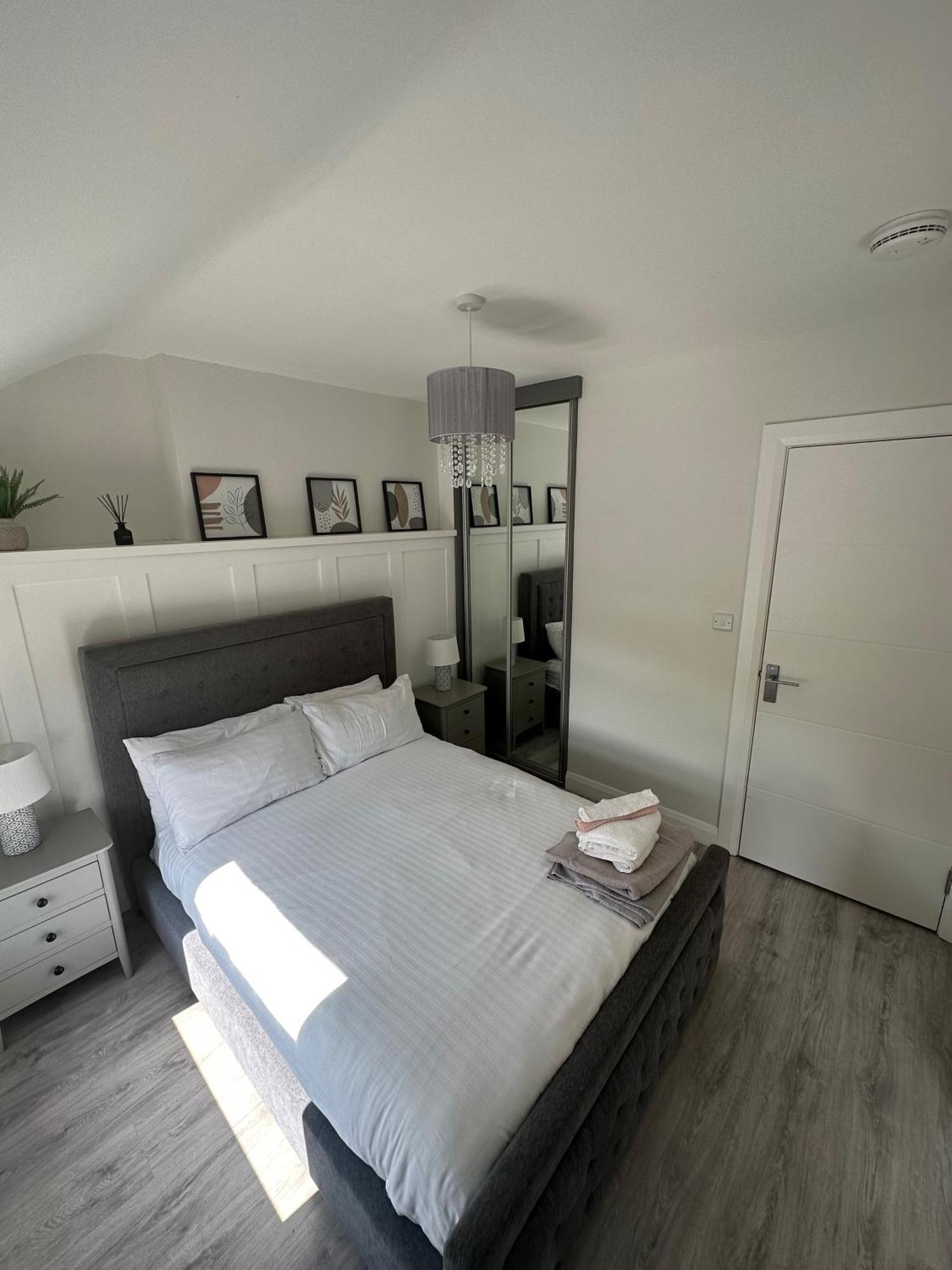 Westland Suites - Stylish, Modern, Elegant, Central Apartments A Londonderry Exterior photo